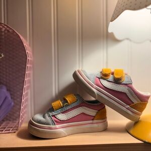 Toddler Pink, Blue, and Orange Vans size 4.5 💗🦋🧡